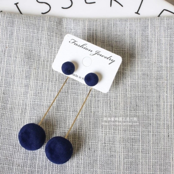 💖 New! Soft Velvet Pom-Pom Earrings 🤩 2 for $15 - Picture 5 of 6